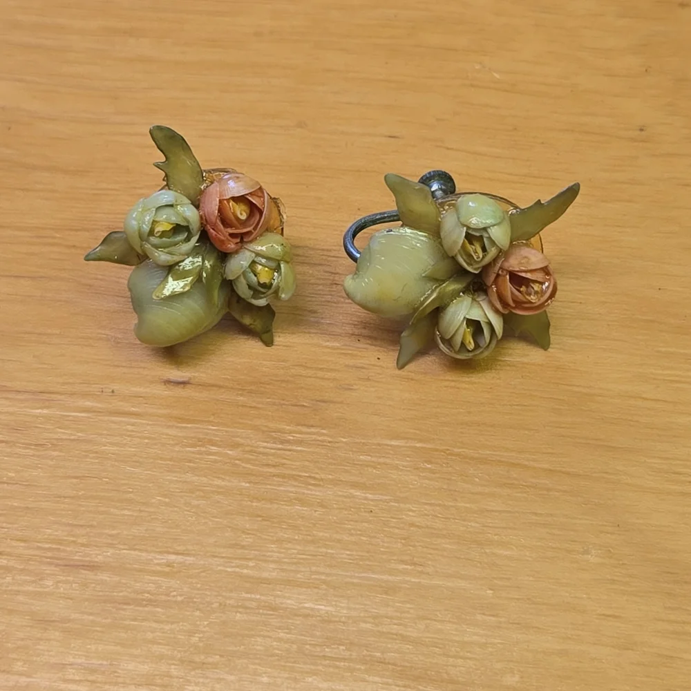 Vintage clip on earrings with seashell accent
